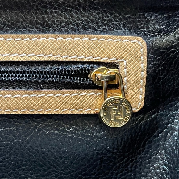 🌈 Amazing Vintage Fendi crossbody bag - Picture 11 of 16